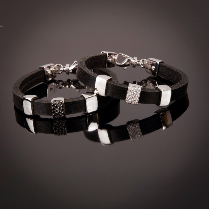 Bracelets, Cuir and diamond bracelets